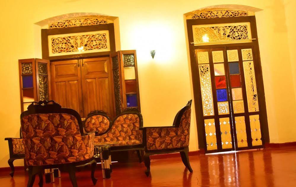 Walawwa Dutch House Hotel Ja-Ela Exterior photo